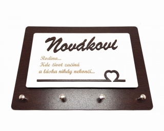 Věšák na klíče s příjmením